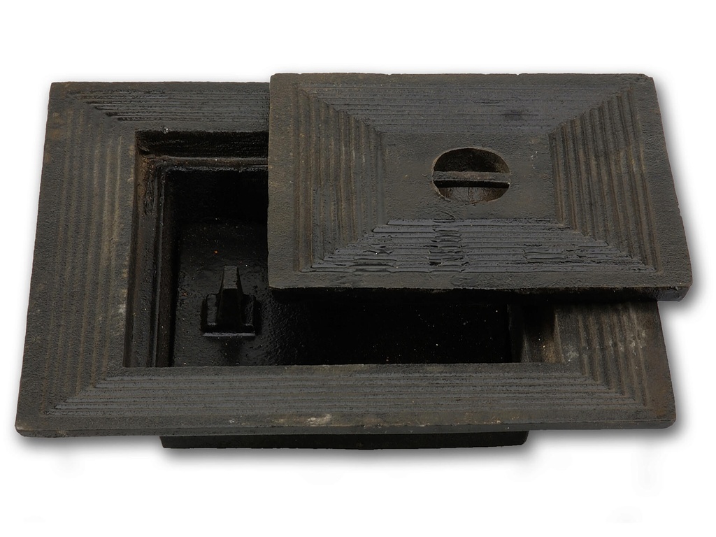 PUTDEKSEL 50X50CM DUBBEL GIETIJZER
