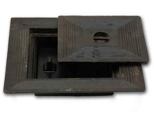 [GDD60] PUTDEKSEL 60X60CM DUBBEL GIETIJZER